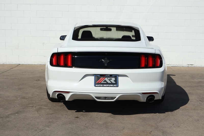 Ford Mustang Vehicle Full-screen Gallery Image 06