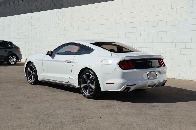 Ford Mustang Vehicle Full-screen Gallery Image 09