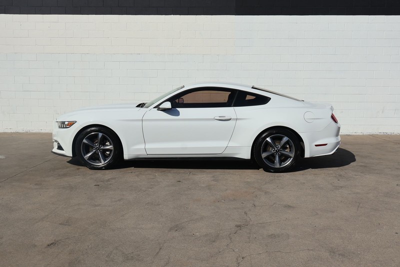 Ford Mustang Vehicle Full-screen Gallery Image 10