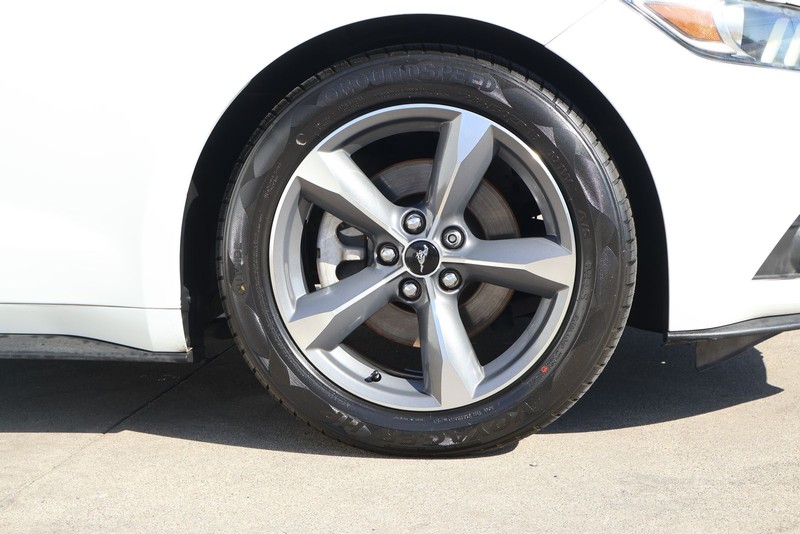 Ford Mustang Vehicle Full-screen Gallery Image 13