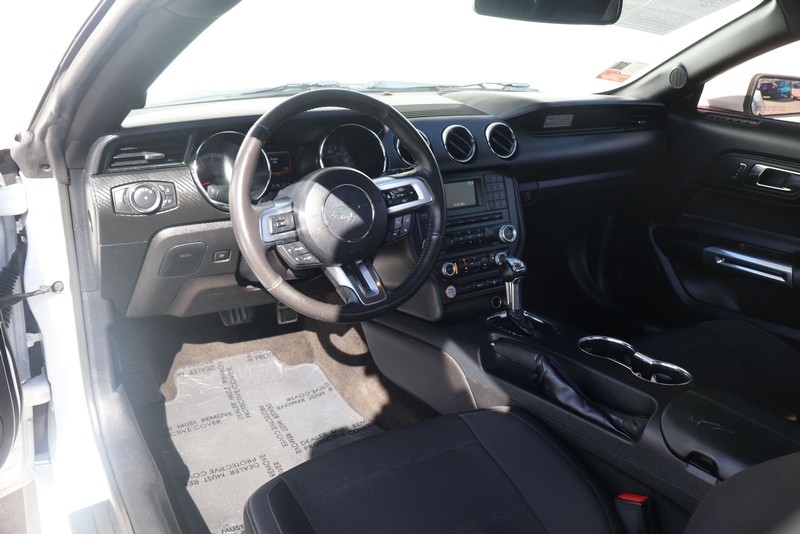 Ford Mustang Vehicle Full-screen Gallery Image 16