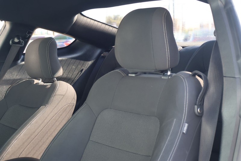 Ford Mustang Vehicle Full-screen Gallery Image 18