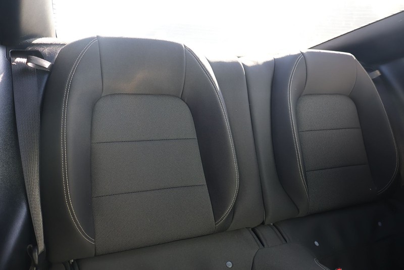 Ford Mustang Vehicle Full-screen Gallery Image 21