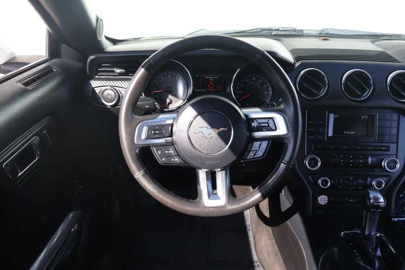 Ford Mustang Vehicle Full-screen Gallery Image 24