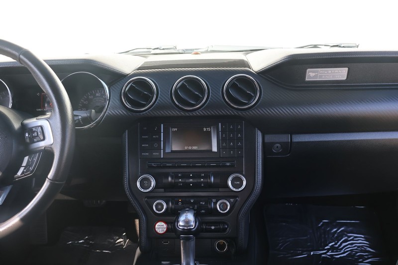 Ford Mustang Vehicle Full-screen Gallery Image 27