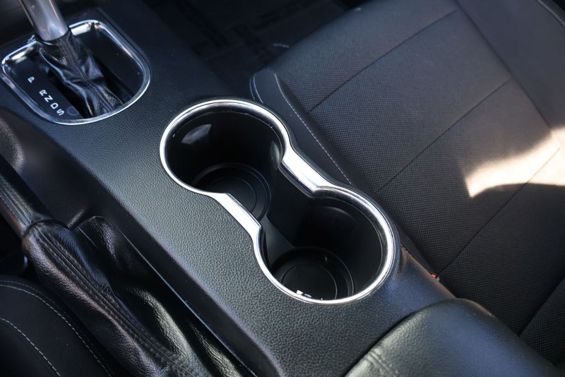 Ford Mustang Vehicle Full-screen Gallery Image 32