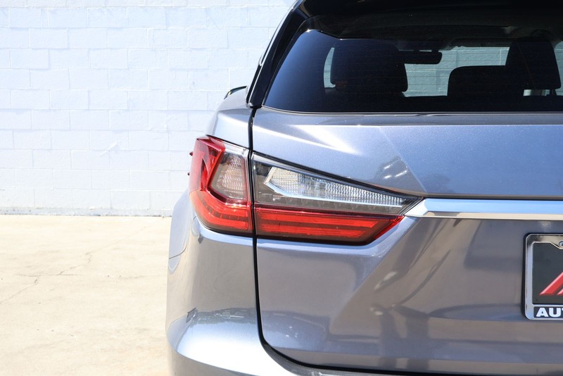 Lexus RX 350 Vehicle Full-screen Gallery Image 07