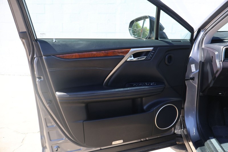 Lexus RX 350 Vehicle Full-screen Gallery Image 15