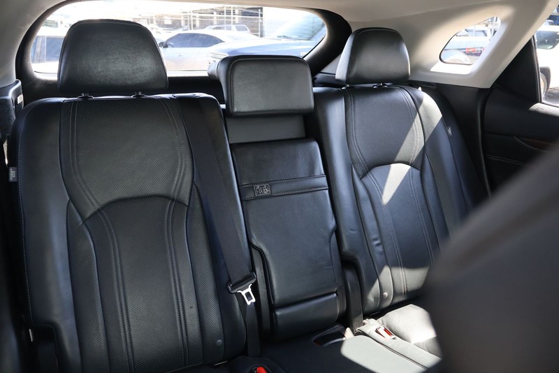 Lexus RX 350 Vehicle Full-screen Gallery Image 22