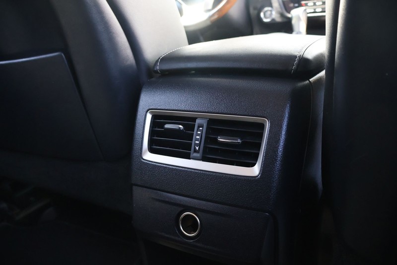 Lexus RX 350 Vehicle Full-screen Gallery Image 23