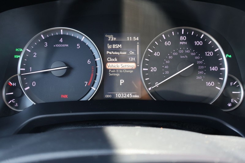 Lexus RX 350 Vehicle Full-screen Gallery Image 25