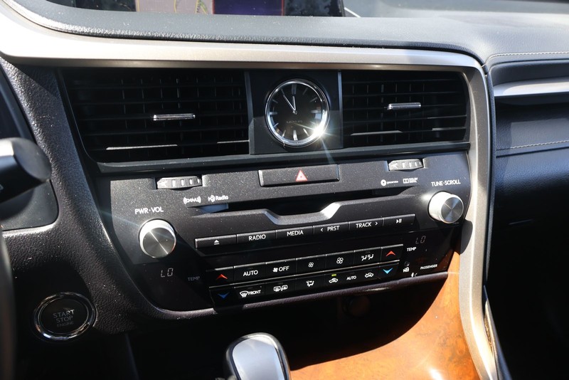 Lexus RX 350 Vehicle Full-screen Gallery Image 33