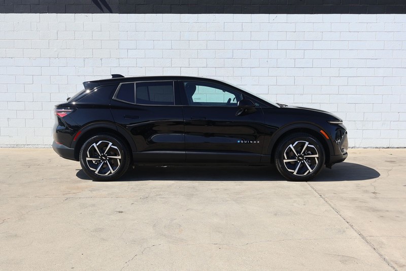 Chevrolet Equinox EV Vehicle Full-screen Gallery Image 04