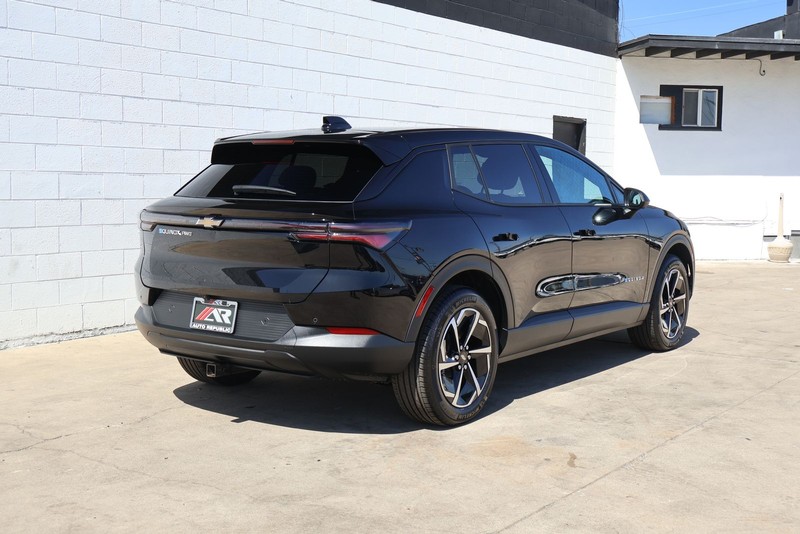 Chevrolet Equinox EV Vehicle Full-screen Gallery Image 05