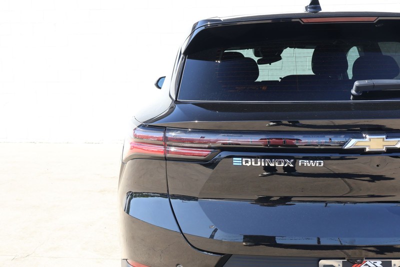 Chevrolet Equinox EV Vehicle Full-screen Gallery Image 07