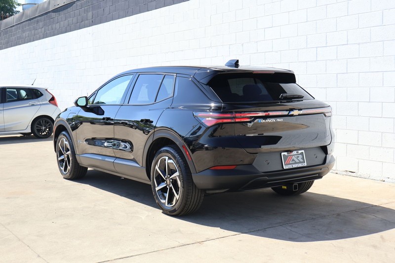 Chevrolet Equinox EV Vehicle Full-screen Gallery Image 09