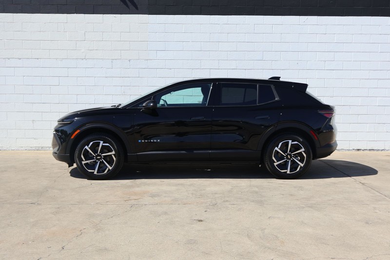 Chevrolet Equinox EV Vehicle Full-screen Gallery Image 10