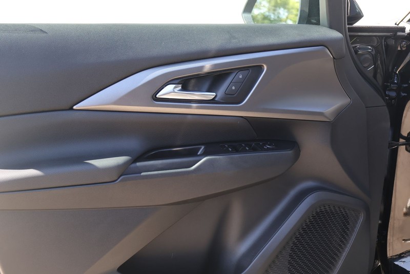 Chevrolet Equinox EV Vehicle Full-screen Gallery Image 15