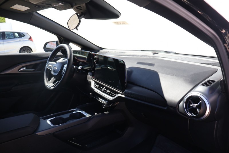 Chevrolet Equinox EV Vehicle Full-screen Gallery Image 19