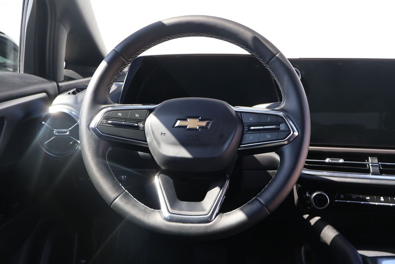 Chevrolet Equinox EV Vehicle Full-screen Gallery Image 24