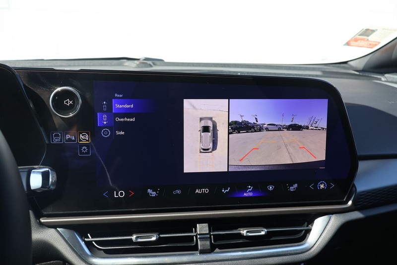 Chevrolet Equinox EV Vehicle Full-screen Gallery Image 30