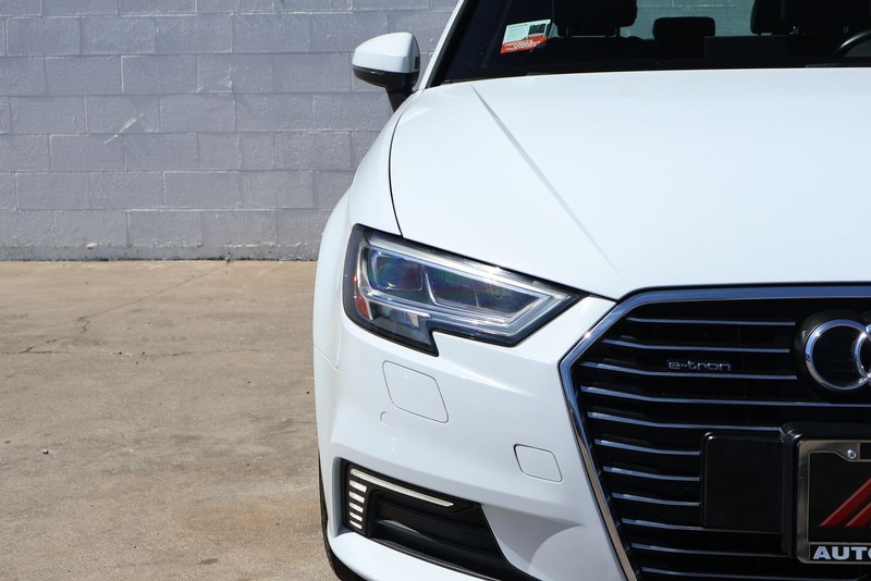 Audi A3 Sportback e-tron Vehicle Full-screen Gallery Image 03