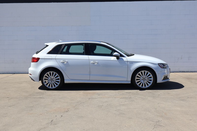 Audi A3 Sportback e-tron Vehicle Full-screen Gallery Image 04