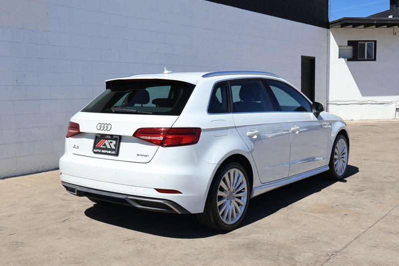 Audi A3 Sportback e-tron Vehicle Full-screen Gallery Image 05