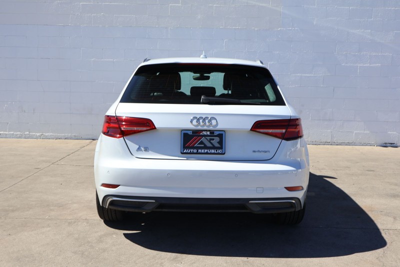 Audi A3 Sportback e-tron Vehicle Full-screen Gallery Image 06