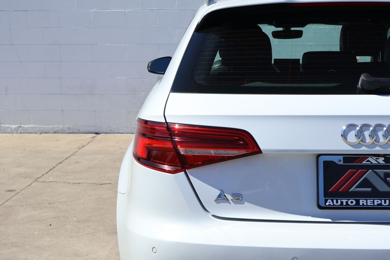 Audi A3 Sportback e-tron Vehicle Full-screen Gallery Image 07