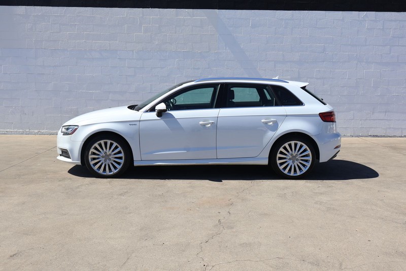 Audi A3 Sportback e-tron Vehicle Full-screen Gallery Image 10