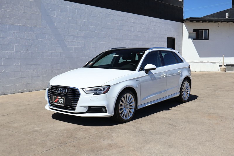 Audi A3 Sportback e-tron Vehicle Full-screen Gallery Image 11