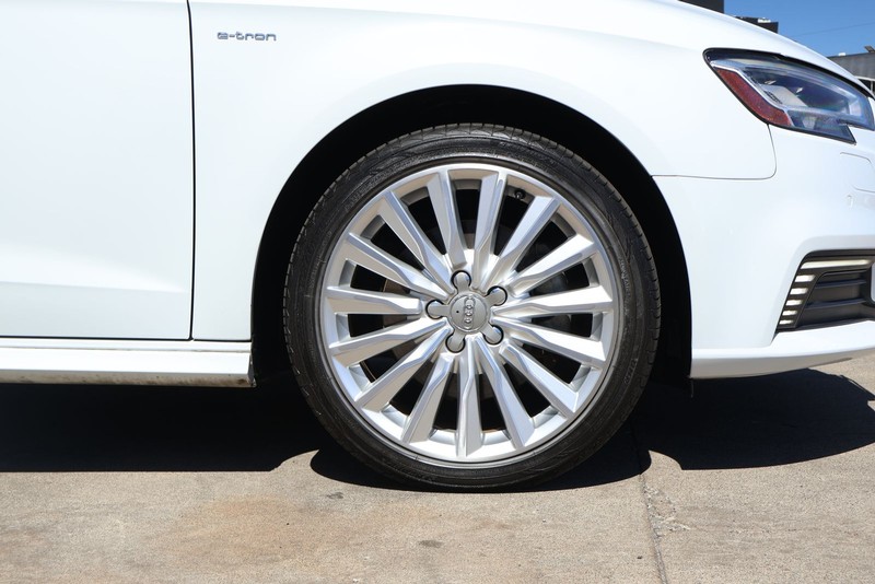 Audi A3 Sportback e-tron Vehicle Full-screen Gallery Image 13