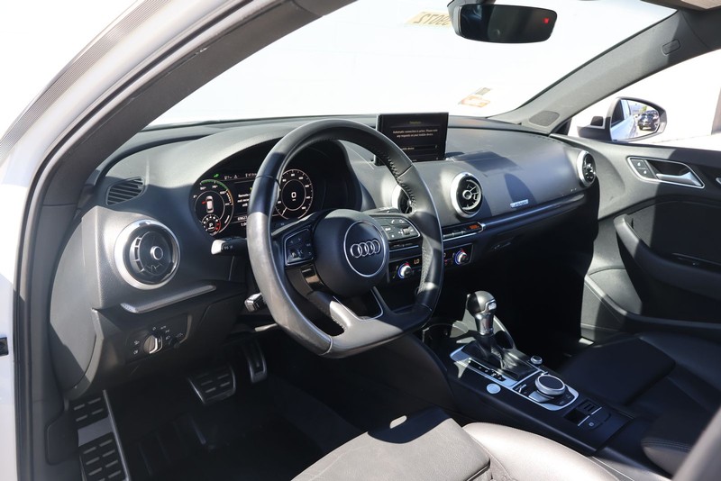 Audi A3 Sportback e-tron Vehicle Full-screen Gallery Image 16