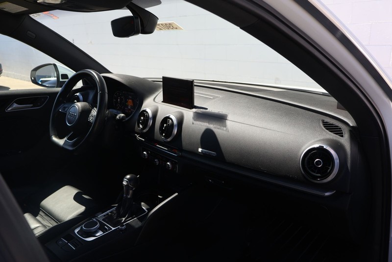 Audi A3 Sportback e-tron Vehicle Full-screen Gallery Image 19