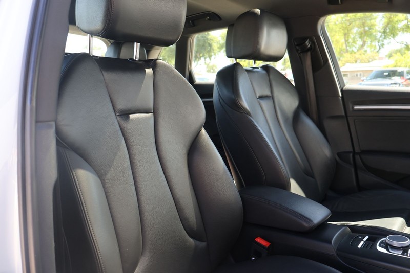 Audi A3 Sportback e-tron Vehicle Full-screen Gallery Image 20