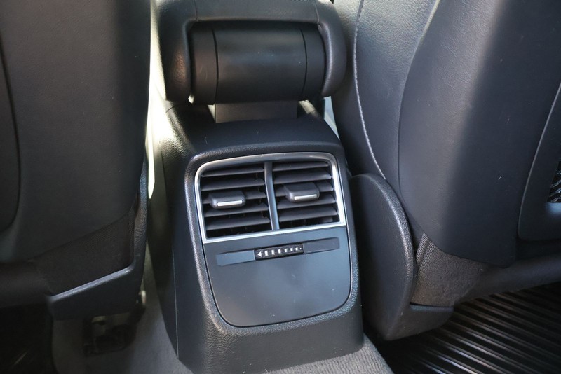 Audi A3 Sportback e-tron Vehicle Full-screen Gallery Image 22