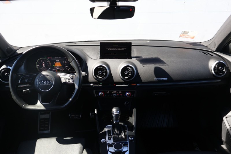 Audi A3 Sportback e-tron Vehicle Full-screen Gallery Image 23