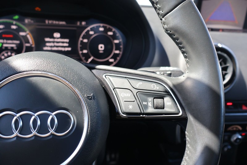 Audi A3 Sportback e-tron Vehicle Full-screen Gallery Image 27