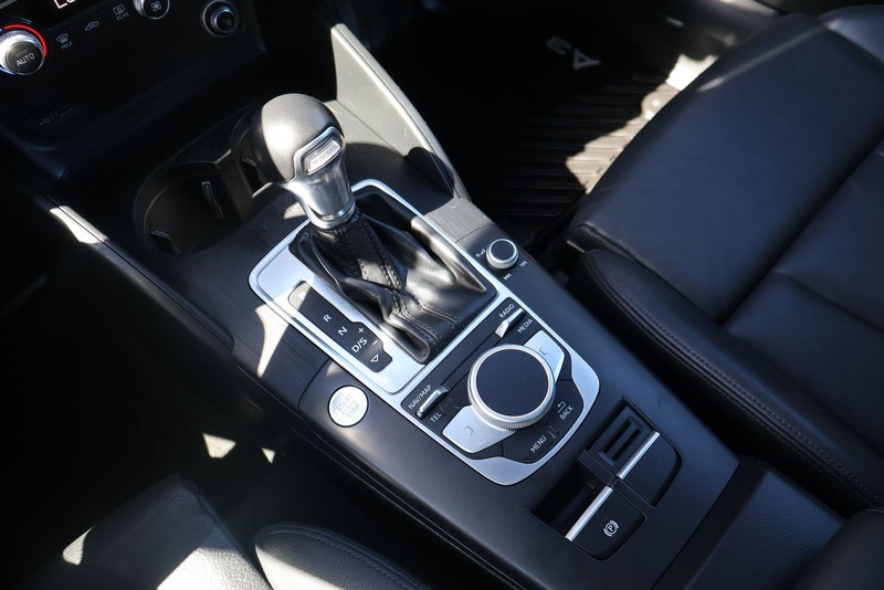 Audi A3 Sportback e-tron Vehicle Full-screen Gallery Image 32