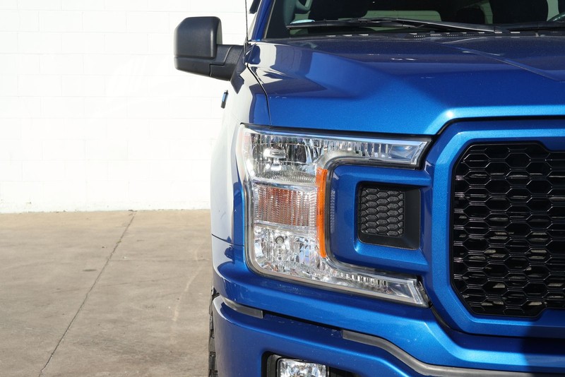 Ford F-150 Vehicle Full-screen Gallery Image 04