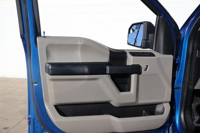 Ford F-150 Vehicle Full-screen Gallery Image 14