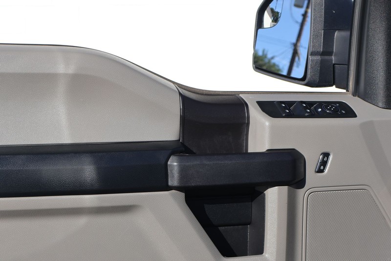 Ford F-150 Vehicle Full-screen Gallery Image 15