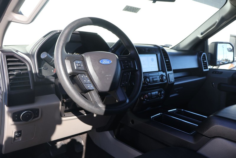 Ford F-150 Vehicle Full-screen Gallery Image 16