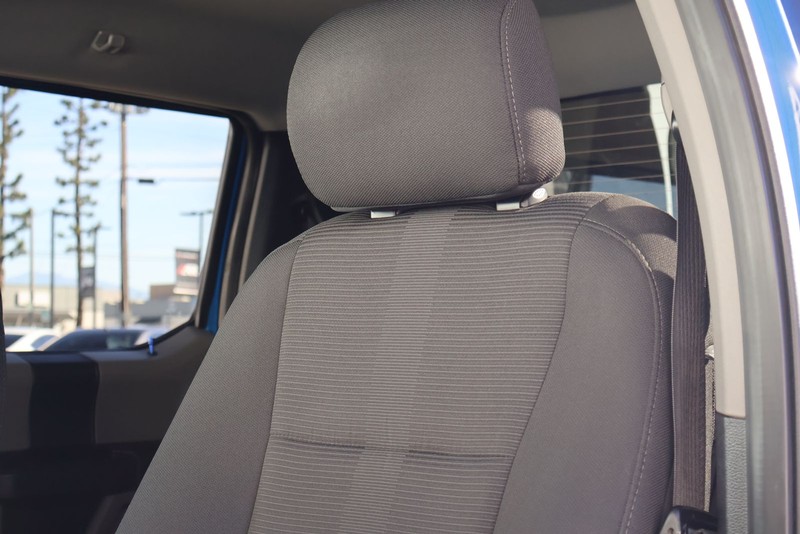 Ford F-150 Vehicle Full-screen Gallery Image 18