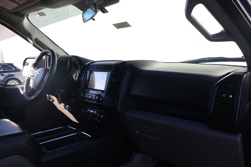 Ford F-150 Vehicle Full-screen Gallery Image 19