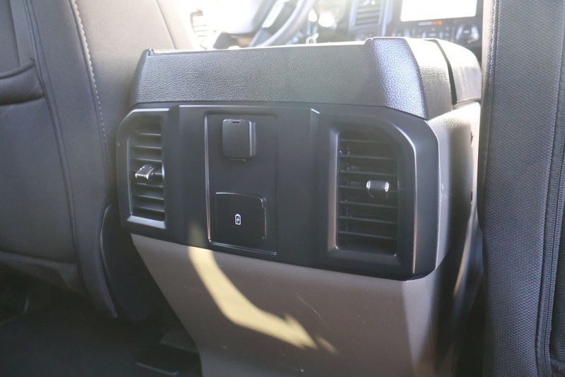 Ford F-150 Vehicle Full-screen Gallery Image 22