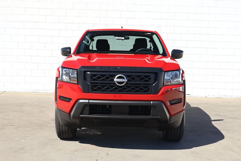 Nissan Frontier Vehicle Full-screen Gallery Image 03