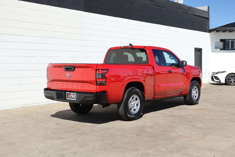 Nissan Frontier Vehicle Full-screen Gallery Image 05