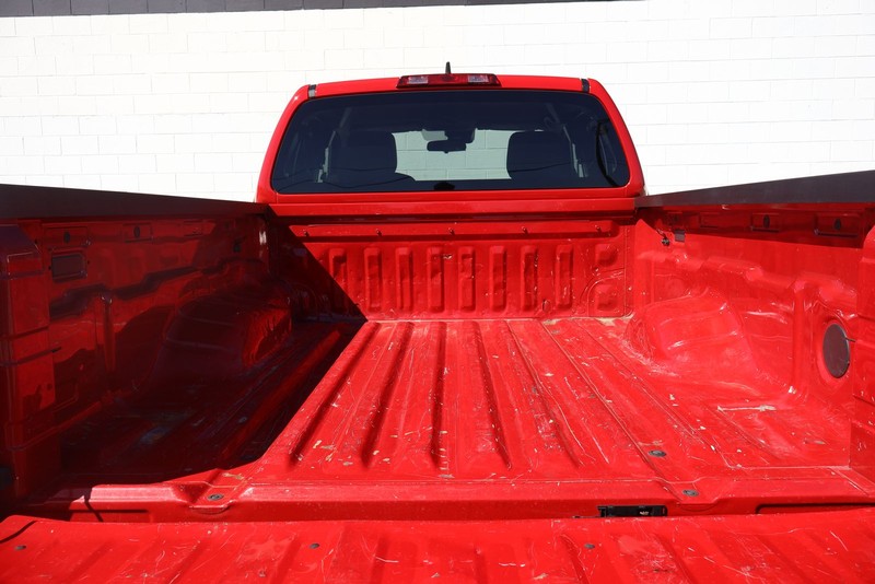 Nissan Frontier Vehicle Full-screen Gallery Image 08